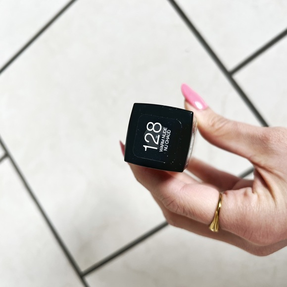 Maybelline | Matte and Poreless Foundation in Warm Nude - Picture 3 of 4